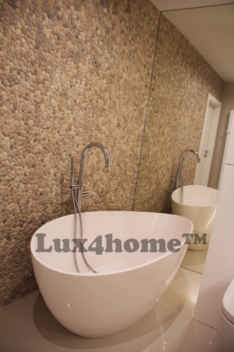 Reforma de baño con mosaico de cantos rodados beige 2 Reforma de baño con mosaico de cantos rodados beige